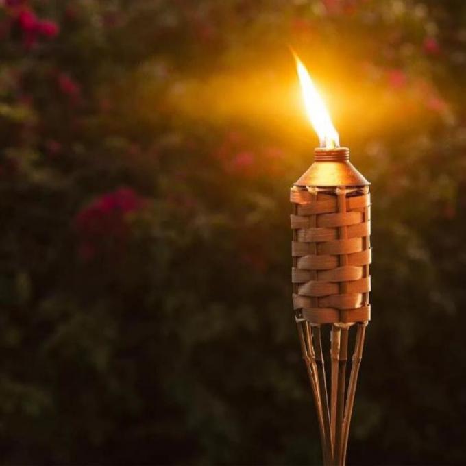Lumière de jardin Torche en bambou avec porte-bougie en métal noir Pour la décoration extérieure Torche en bambou naturel Tiki 1