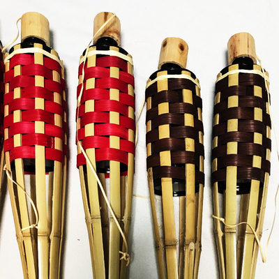 Boîtes métalliques en bambou d'huile en métal du décor 115cm Tiki Torches With Flickering Flame de jardin