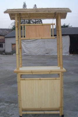 Partie Tiki Bar tropical en bambou de cabane 220x160cm avec les tabourets de dessous d'étagère de Cabinet