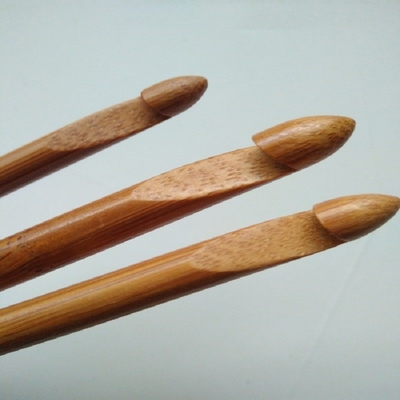 8 morceaux les crochets de crochet en bambou en bois de 1mm à de 2.75mm ont placé les aiguilles de tricotage Handcrafted