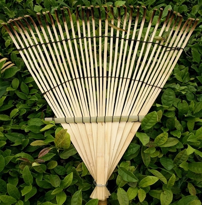 Râteau en bambou fait main 1.40m 12 dents pour le balayage sec et le jardin de feuilles nettoyant les râteaux de jardin naturels