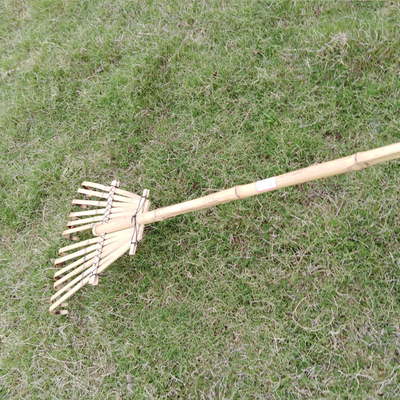 12 râteau en bambou de la dent 140cm fait main pour le râteau de pelouse de jardin de feuille de piscine