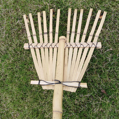 La pelouse en bambou légère de jardin de râteau de Gress assemblent vite le râteau 32cm de feuille