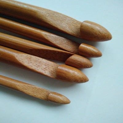 Le crochet de crochet en bambou en bois ergonomique a placé 8 morceaux pour le débutant