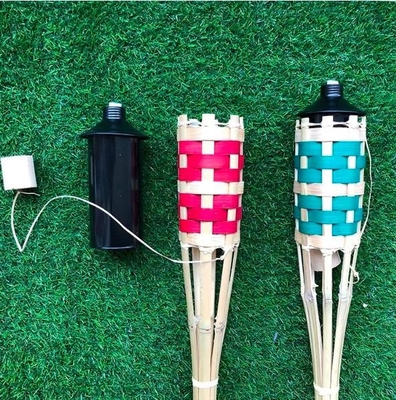Boîte métallique en bambou d'huile en métal de Tiki Torches With Refillable Weaving de décoration de Halloween
