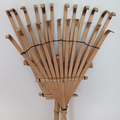 Râteau en bambou fait main 1.40m 12 dents pour le balayage sec et le jardin de feuilles nettoyant les râteaux de jardin naturels