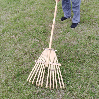 12 râteau en bambou de la dent 140cm fait main pour le râteau de pelouse de jardin de feuille de piscine