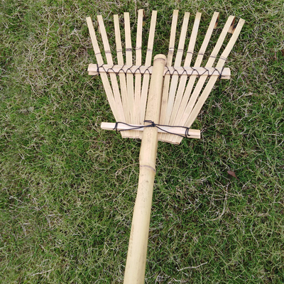 Vente à chaud de l'usine Rake de jardin de bambou Outil de ferme Rame de bambou Collecteur de feuilles de jardin Rake de feuilles