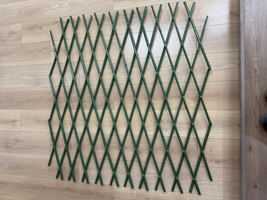 Améliorez la confidentialité et le style du jardin: des rouleaux de clôture en bambou en expansion durable