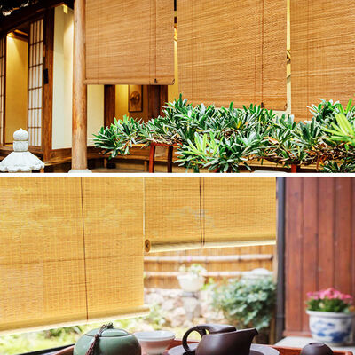 Des stores en bambou naturels écologiques, des stores de fenêtre de style romain, pour la décoration intérieure et extérieure.