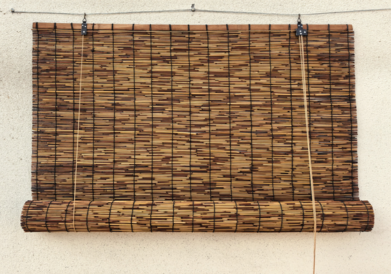 Store enroulable en roseau naturel avec blocage de 70 % de la lumière, facile à installer et durée de vie plus longue pour la décoration de porche
